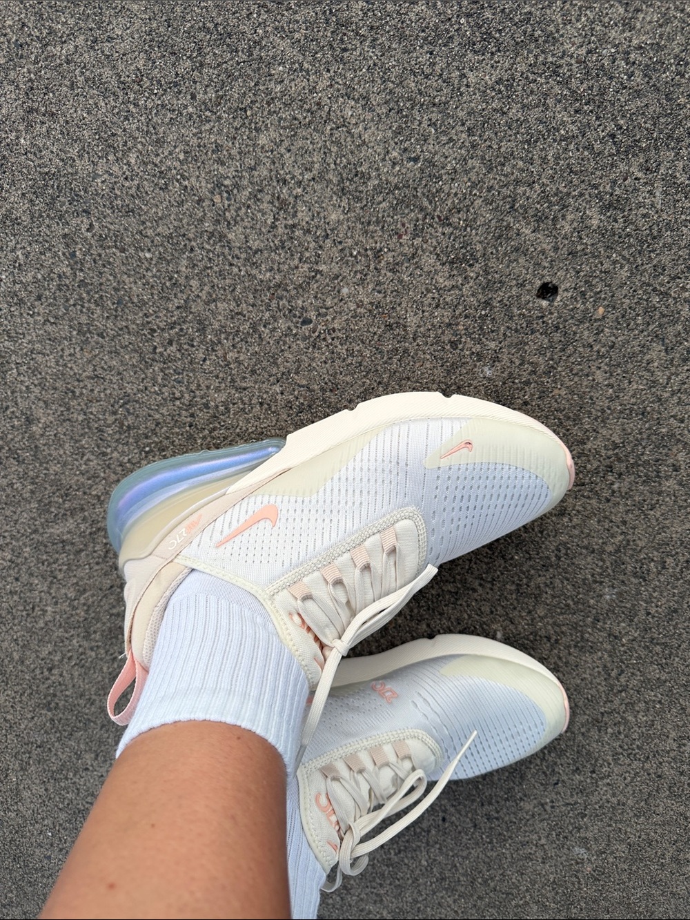 Nike Air Max 270 White and Peach Sneakers size 9 - Picture 2 of 3